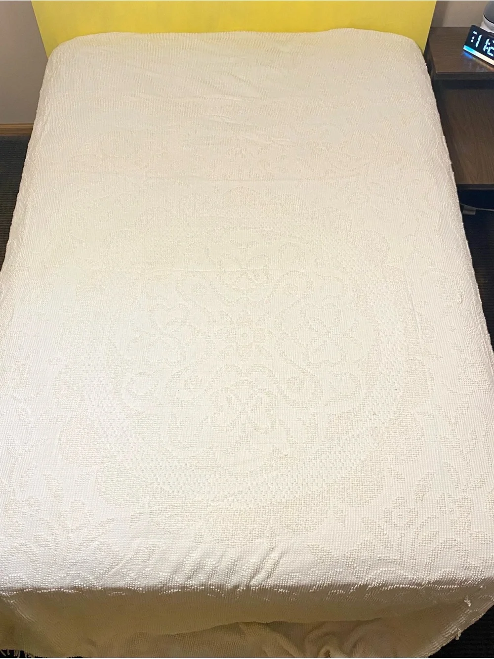 Vintage Midcentury White Floral Mandala Hobnail Bedspread with Fringe Twin Full